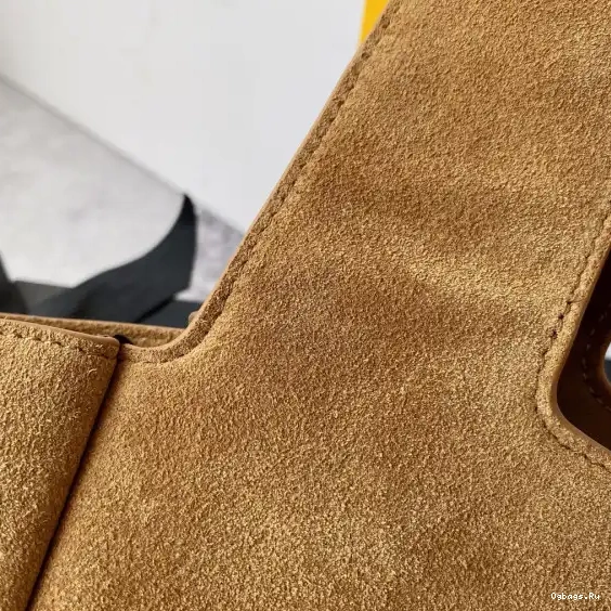 À BEA YSL LE 7 5 0529